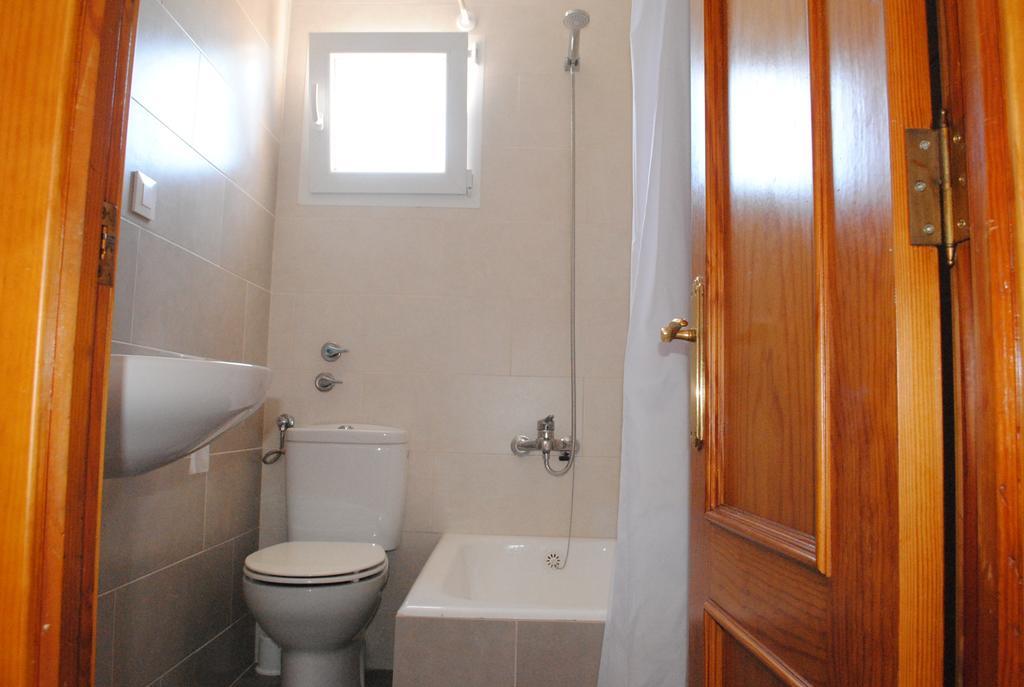 Hostal Paris Ciutadella Ciutadella  Zimmer foto